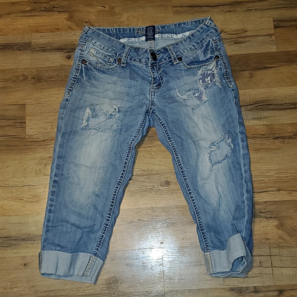 Ripped Amethyst Capris